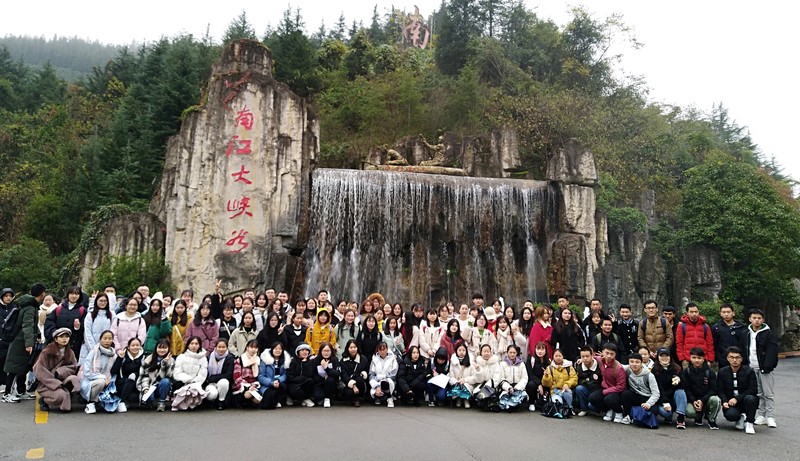 01 38238a威尼斯欢迎你2018级地理科学专业全体学生.jpg